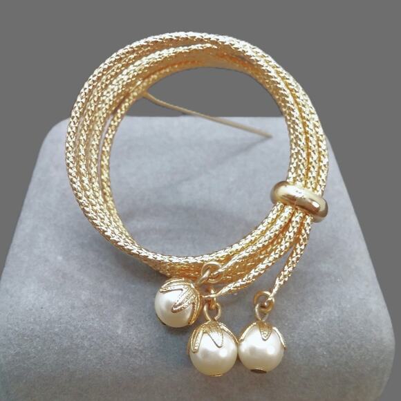 Napier Vintage Rope Wreath Brooch Faux Pearl Dangle Gold Tone Pin Mid Century - Picture 1 of 13